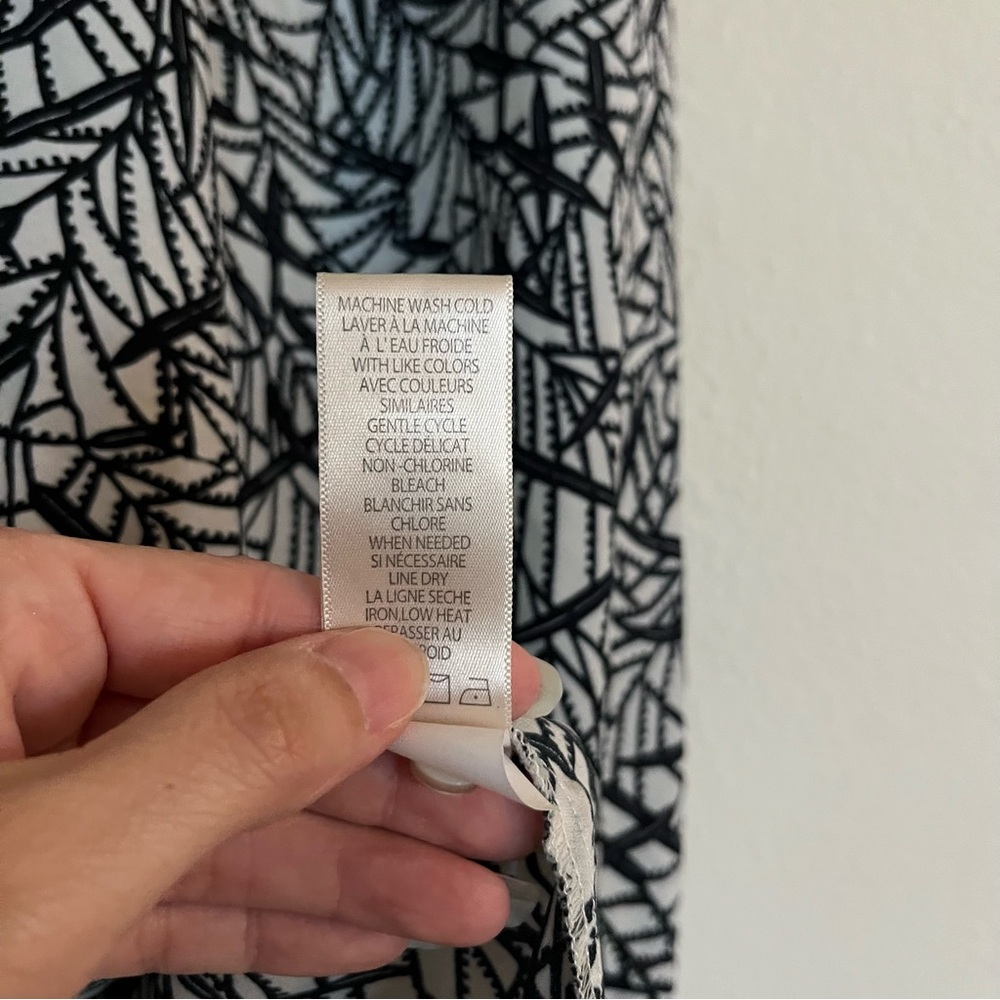 Max Studio Black And White Leaf Pattern Blouse - image 4